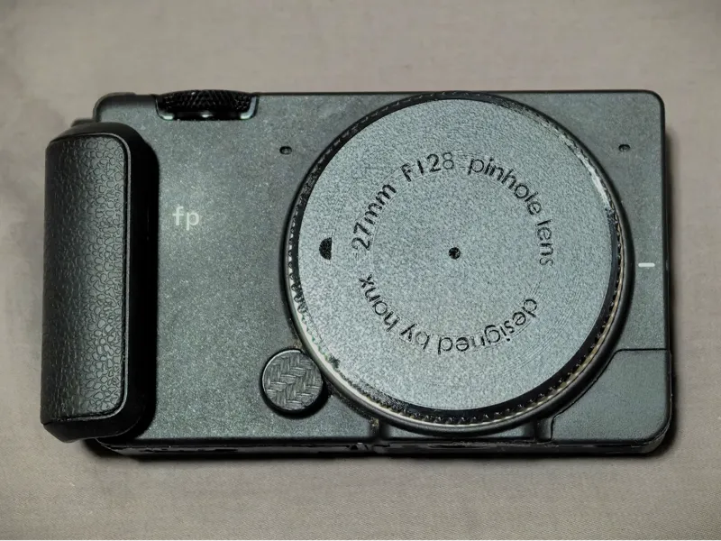 yet another pinhole lens (camera bodycap)