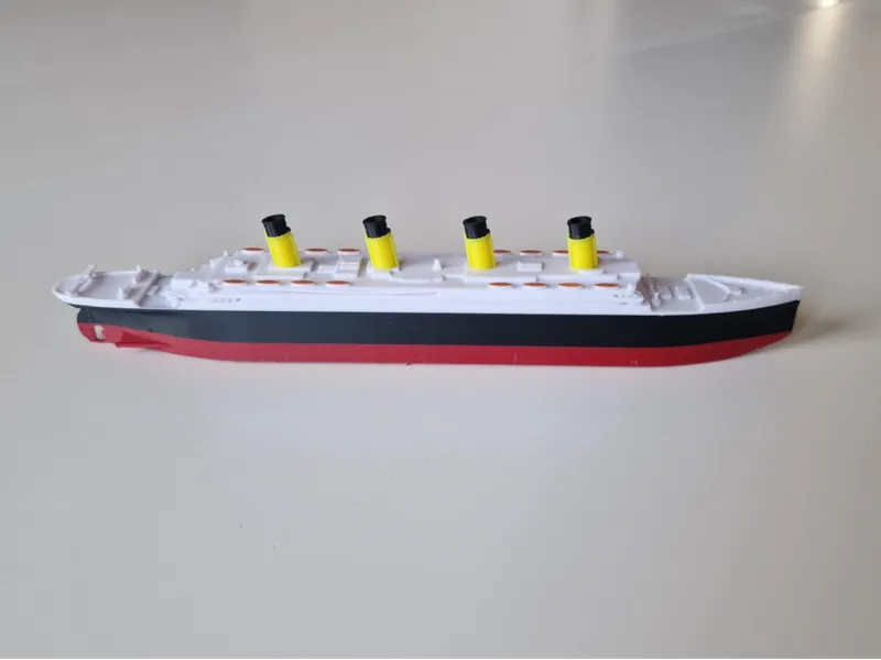 RMS Titanic (easy print)