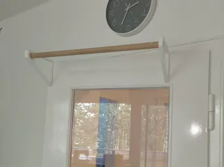 Türhaken für eine Kleiderstange 