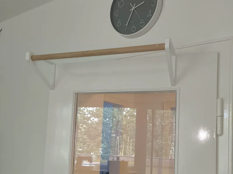 Türhaken für eine Kleiderstange 