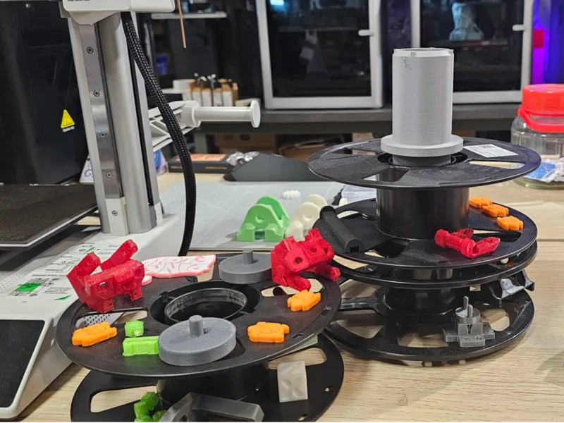 Modular Cylinder Expositor for Filament Spools