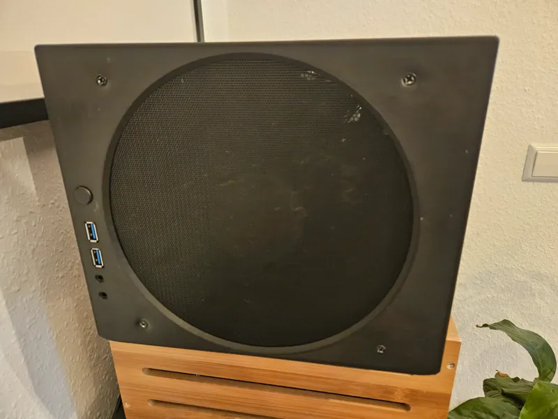 Node 304: 200mm / IO ports / PowerButton / Screwed