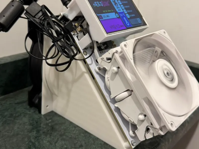 Soporte para NerdQaxe con ventilador trasero 120mm