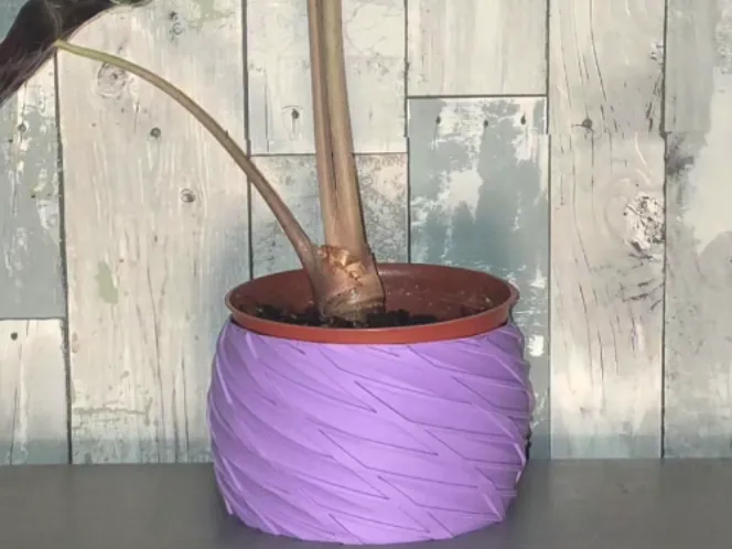 Double Lined Twisted Planter
