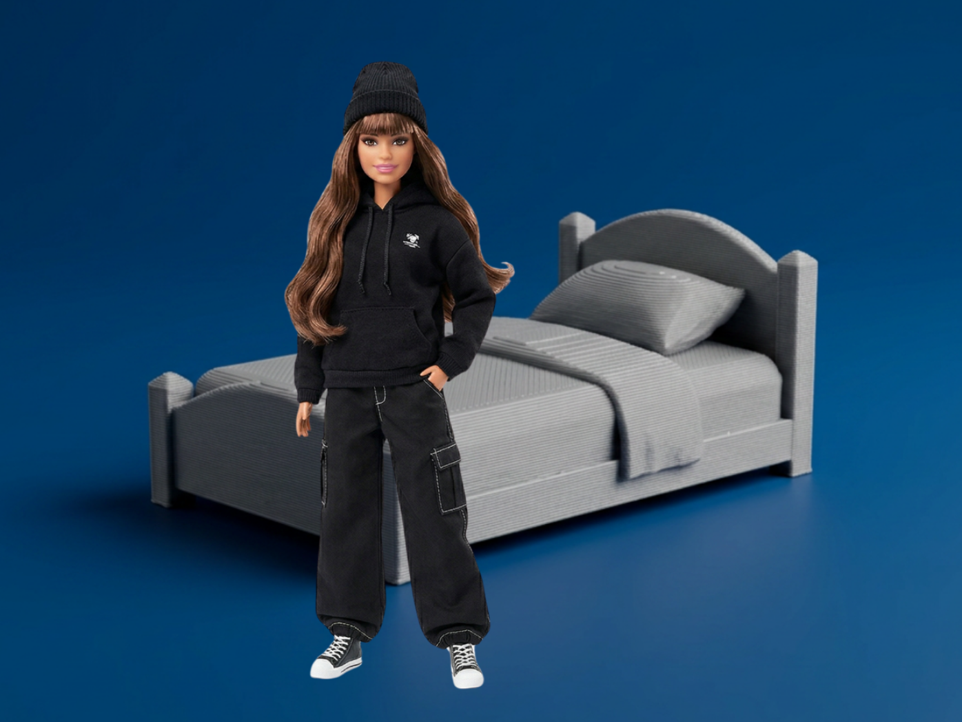 Mini Bed with Bedding – Dollhouse Furniture