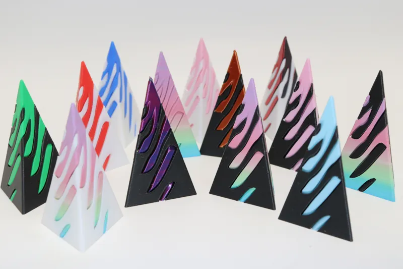 Impossible Passthrough Triangle Spinner 