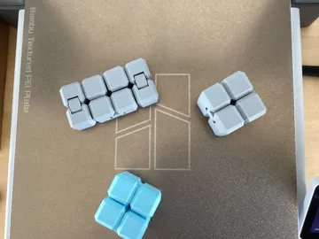 Objeto manipulable: Infinity Cube Fidget — vista de referencia 4