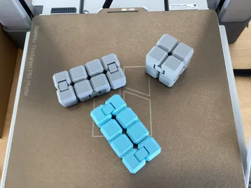Objeto manipulable: Infinity Cube Fidget — vista de referencia 3