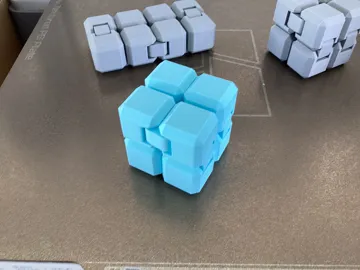 Objeto manipulable: Infinity Cube Fidget — vista de referencia 5