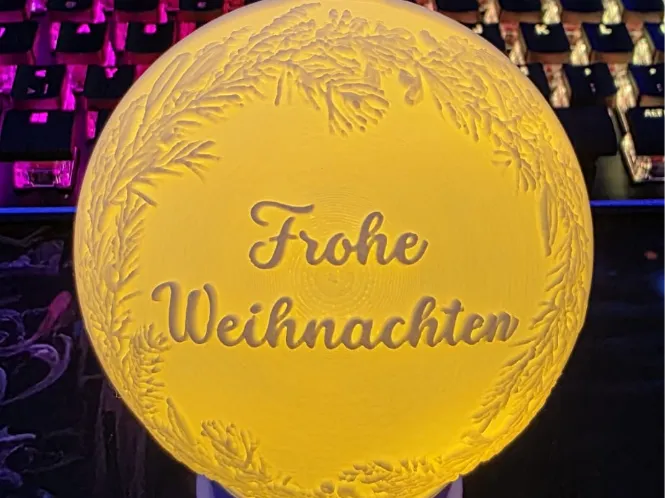 Beleuchtete Weihnachtskugel