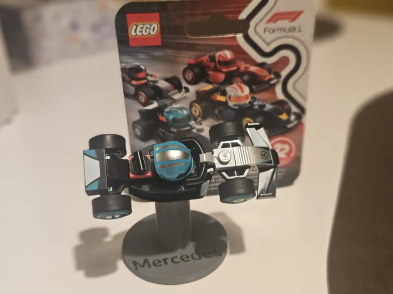 Display stand for a collectible F1 Mercedes L.ego
