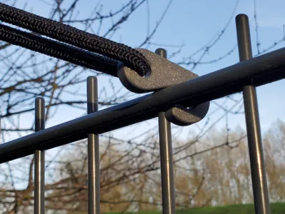 Stable hooks for tarpaulins with elastic bands