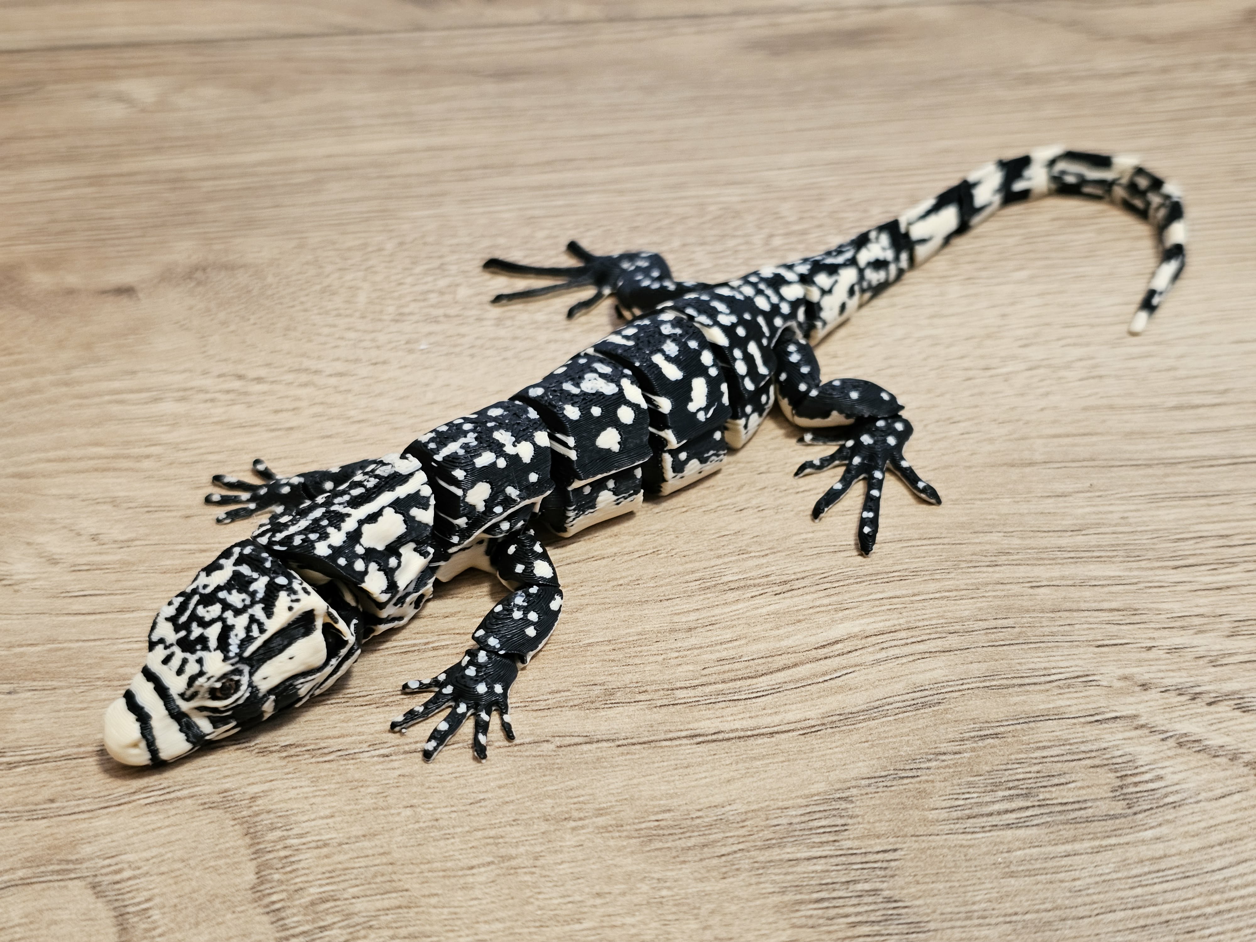 Realistic Flexi Monitor Lizard Baby - 1