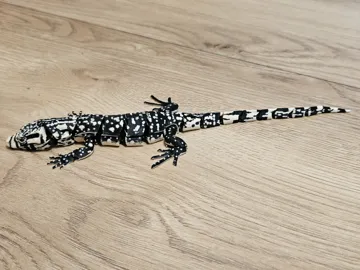 Letrero o emblema decorativo: Realistic Flexi Monitor Lizard Baby — vista de referencia 5