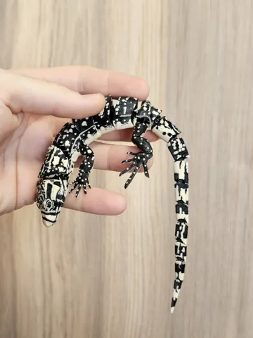 Letrero o emblema decorativo: Realistic Flexi Monitor Lizard Baby — vista de referencia 4