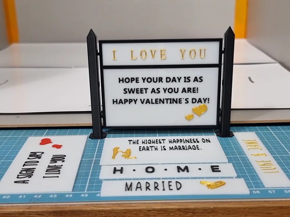 Simple Message Board with switchable Messages by derLordi - MakerWorld