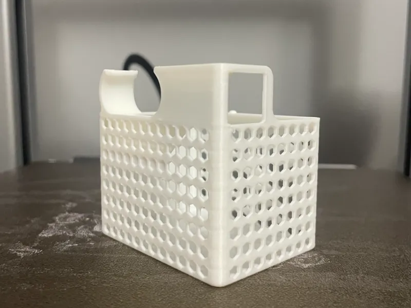 Compact A1 poop bucket with deflector