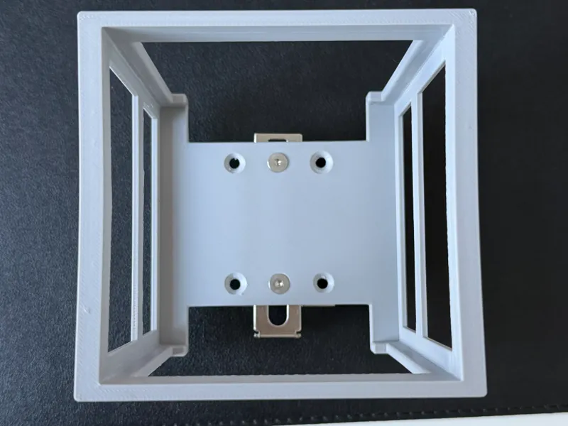 Halterung Fronteinbaugerät für 35mm Schiene