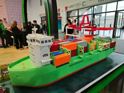 Shipping Container (80x80x200） view 2