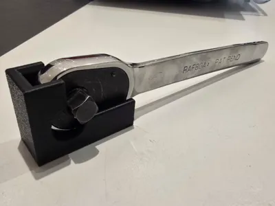 Snap-On low profile ratchet holder