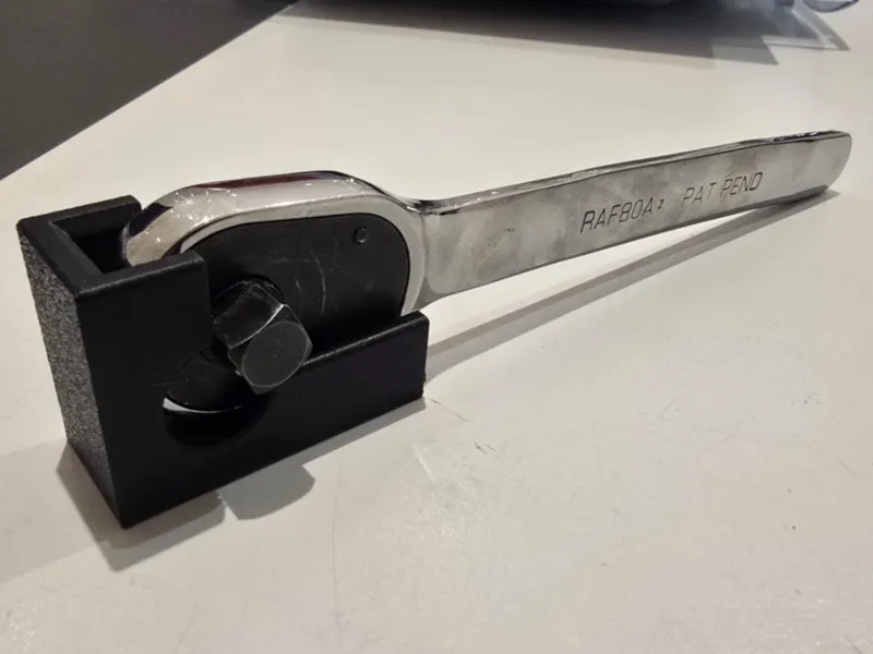 Snap-On low profile ratchet holder