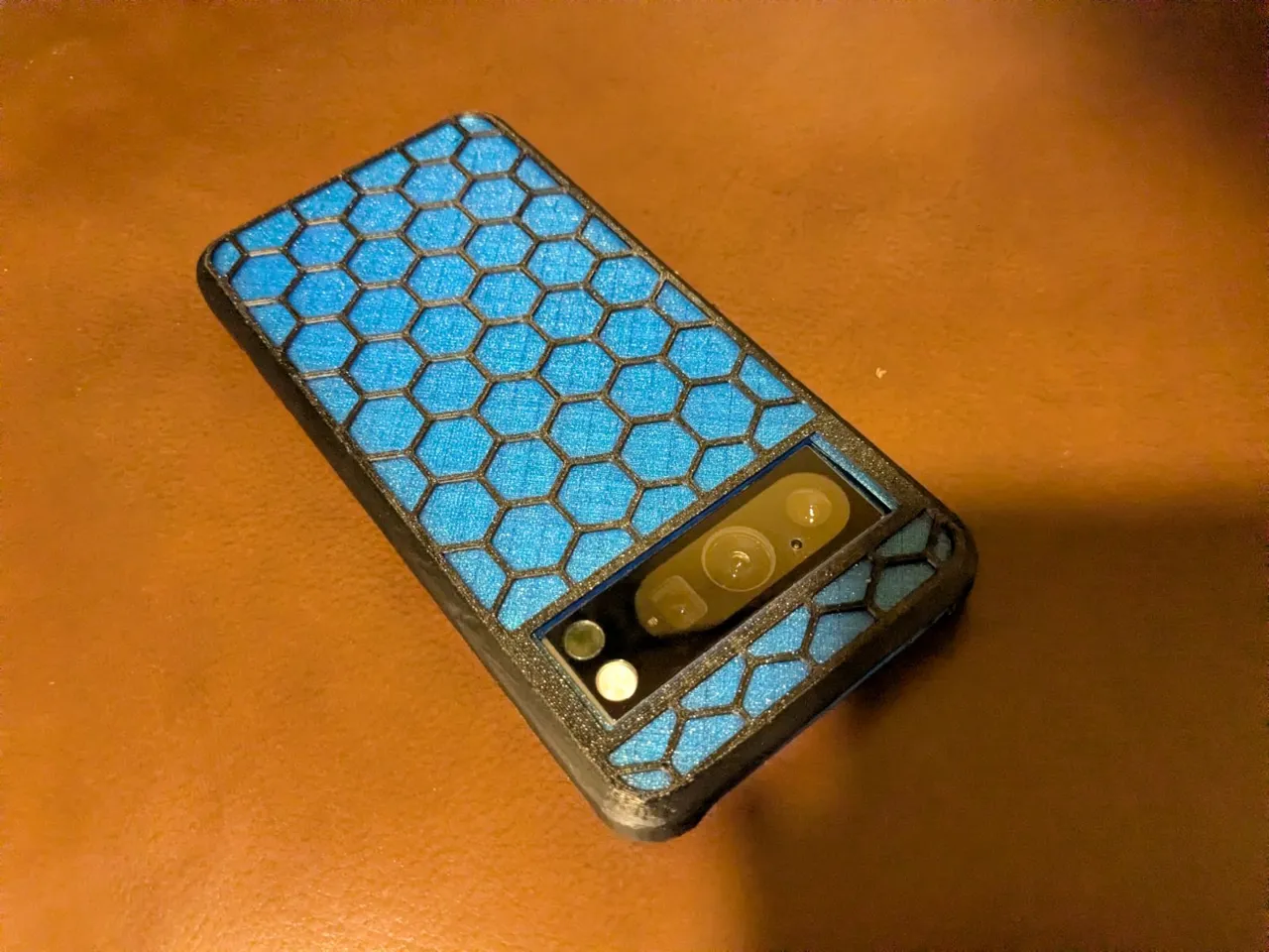 Pixel 8 Pro TPU & PLA dual shell case - hexagonal view 4