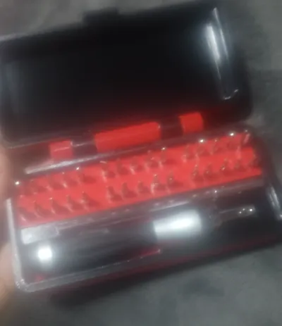 Small ratcheting bit driver box