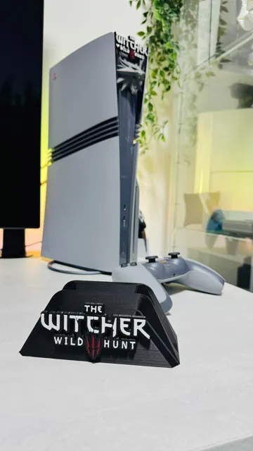 Caja o estuche: The Witcher 3 Controller Stand – DualSense & Xbox — vista de referencia 5
