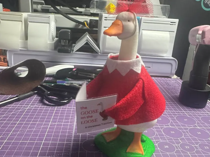 7" Desk Goose