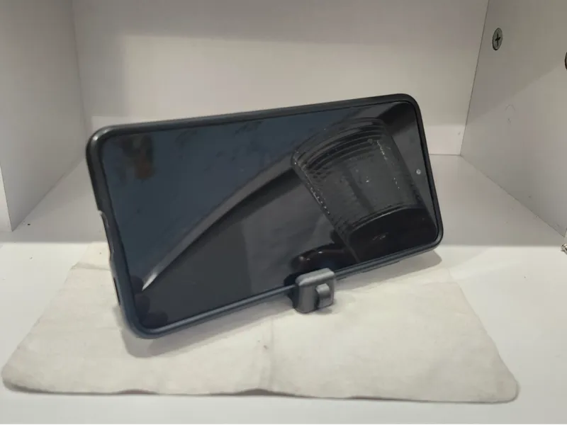 World's first adjustable keychain phone holder