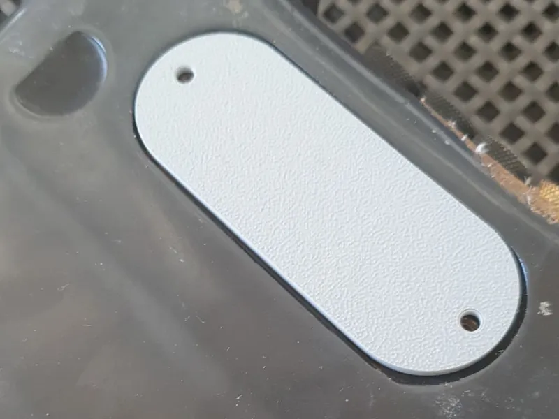 Steinberger L2 bass battery door