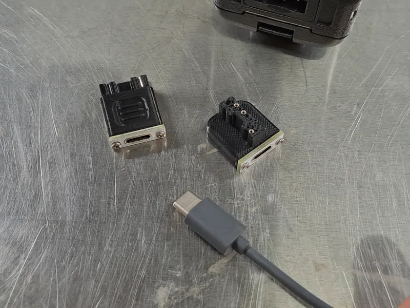 Motorola MTP3550 Ladeadapter USB-C 2 Versionen