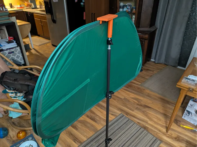 Tripod mounted green screen holder clip 