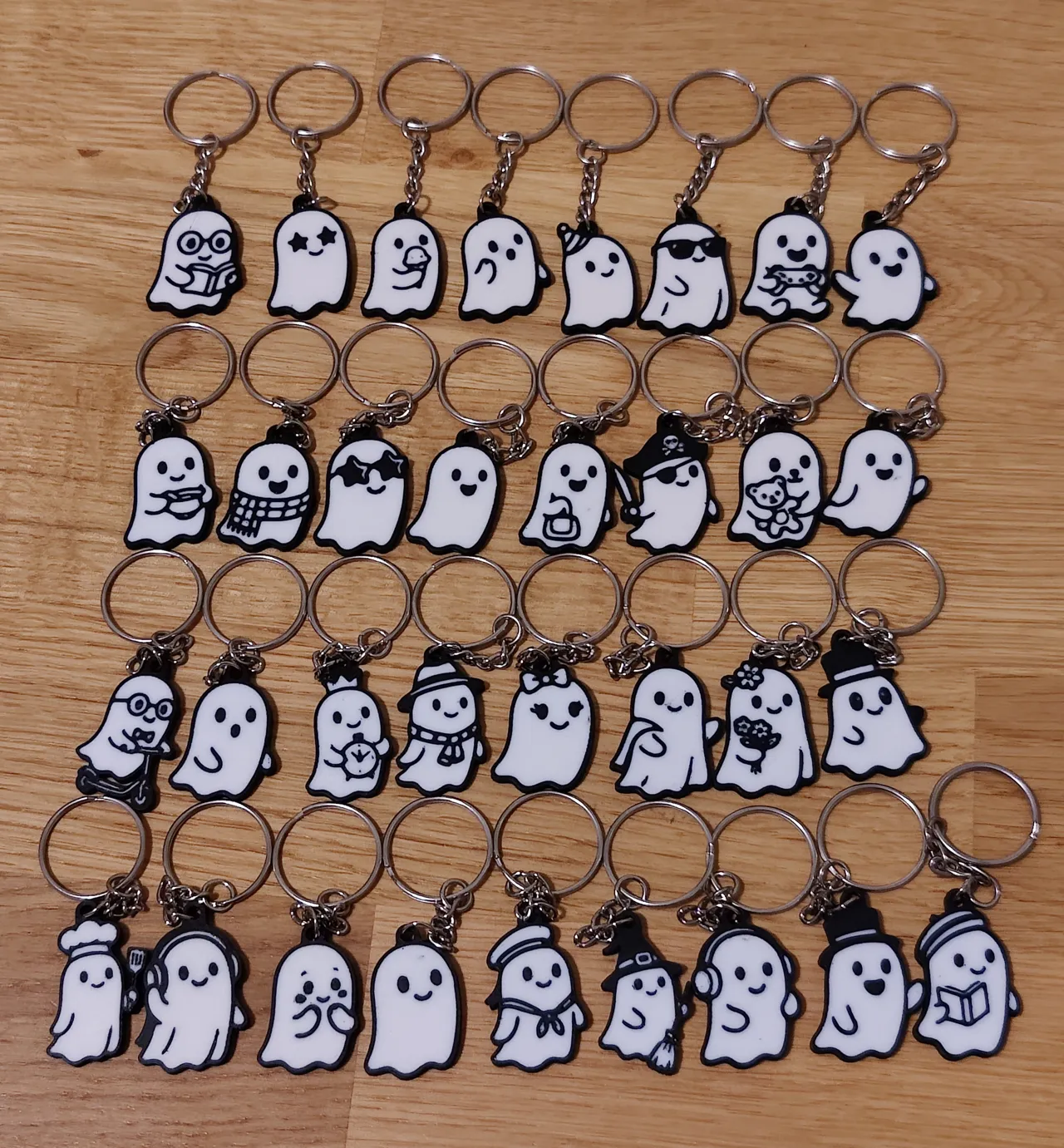 33 Cute Ghosts - Keyrings, earrings view 2