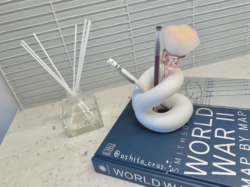 Minimalist Brush Holder / Pen Holder