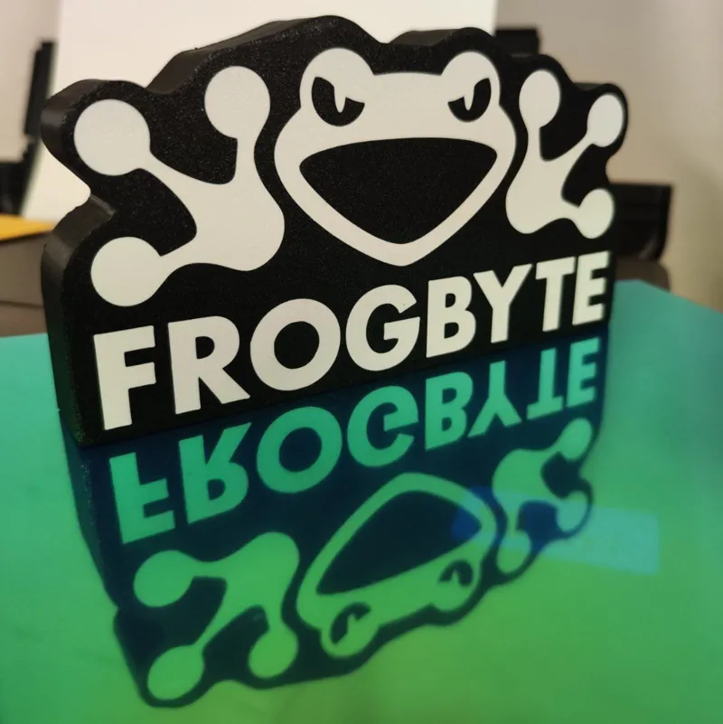 Frogbyte desk plate