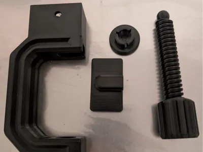 Clamp for attaching a pipe