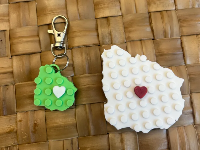 Uruguay Brick magnet with movable heart