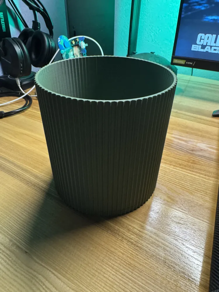 Plant Pot with Drip Tray - Free 3D Print Model - MakerWorld