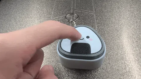 Llavero: Kawaii Onigiri Clicker Fidget Keychain — referencia de MakerWorld