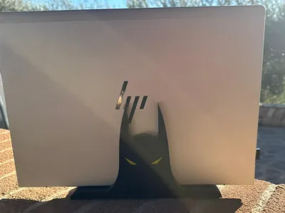 Vertical Stand Laptop - BATMAN