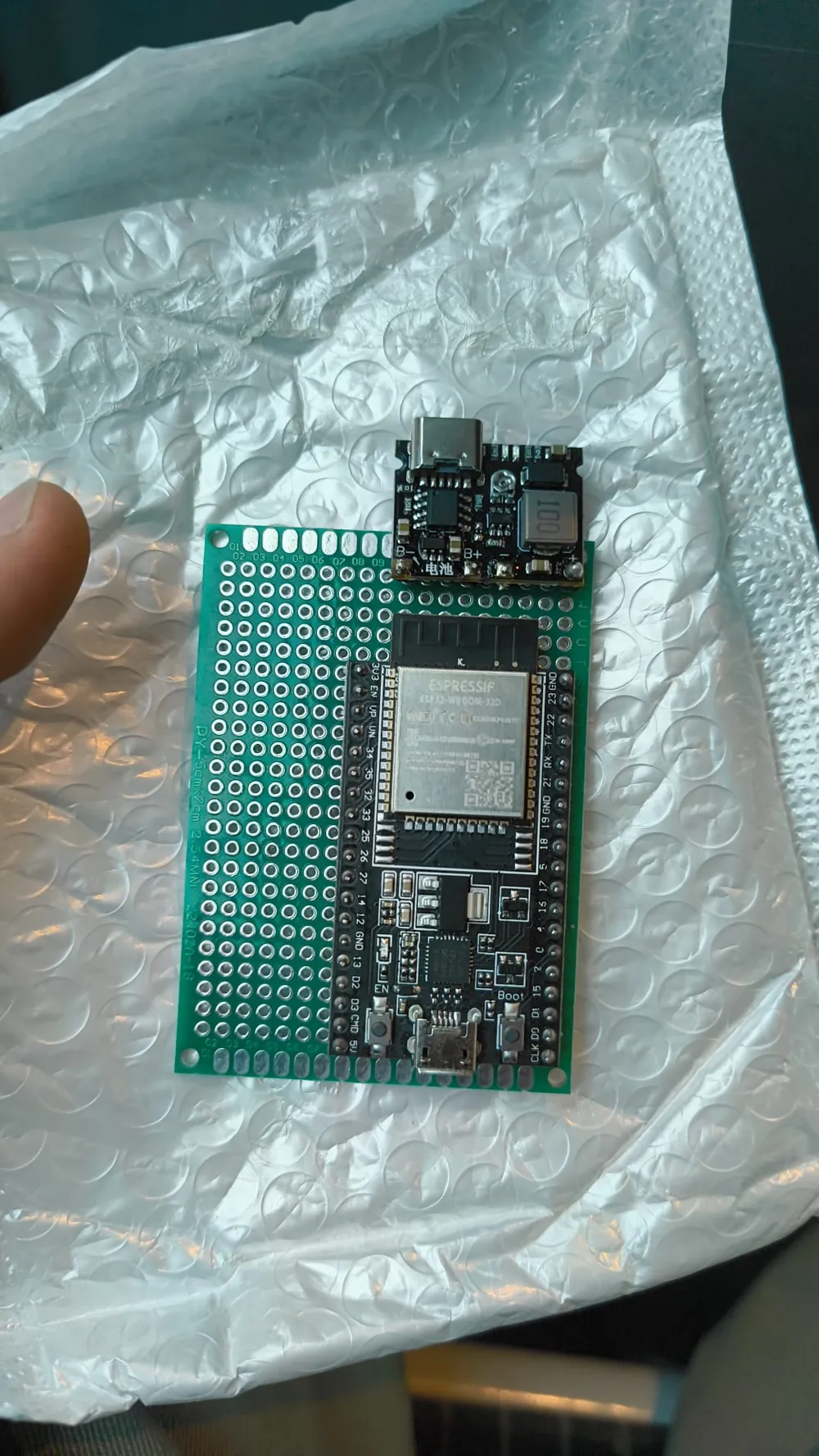 Traffic Light LED ESP32 Battery - Free 3D Print Model - MakerWorld