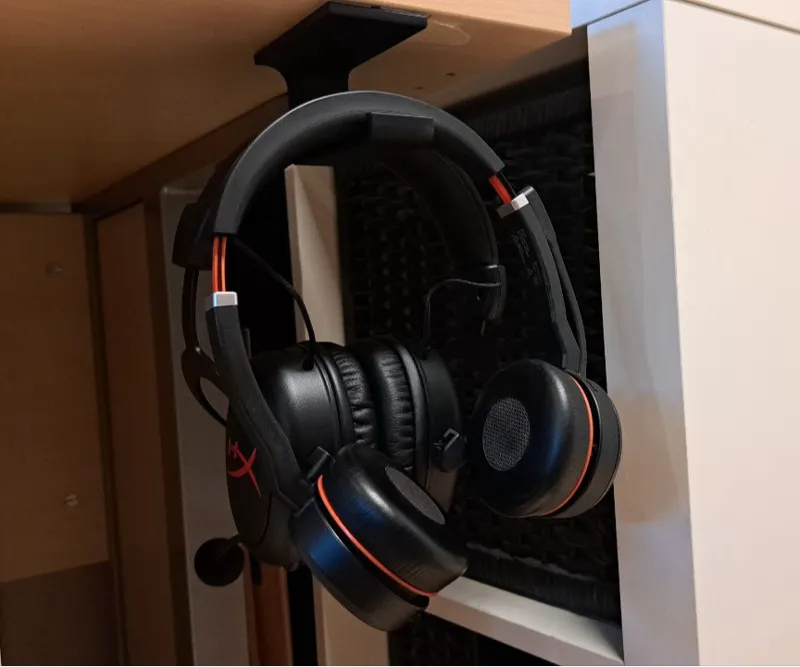 Holder for two headphones