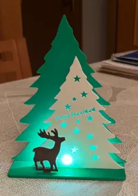 0.2mm layer, 2 walls, 10% infill . Coloque un led comprado en amazon para iluminar el arbol