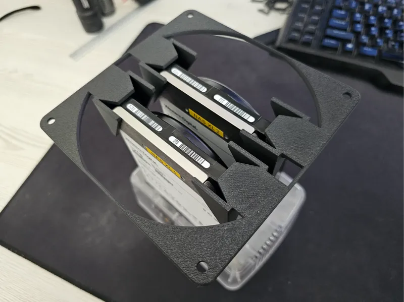 140 mm fan mount for 3.5 HDD in Odroid HC4 case