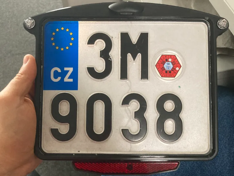 Minimalistic license plate holder all in one