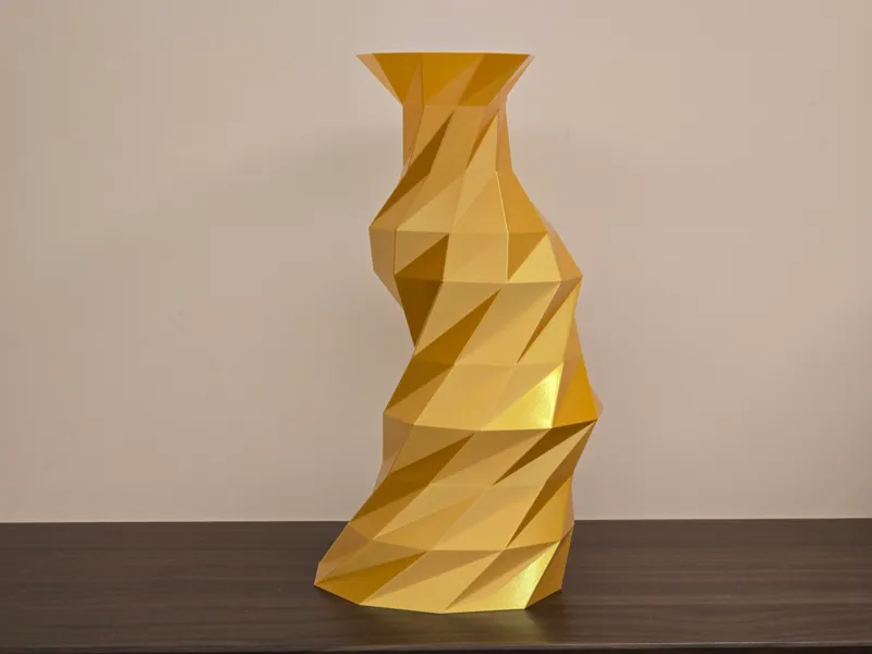 Low Poly Twisted Geometric Vase