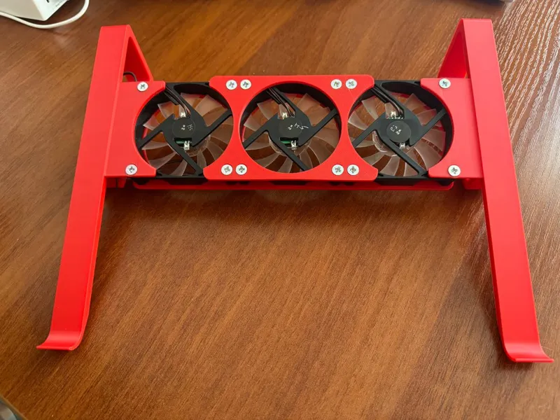 Laptop stand with fans