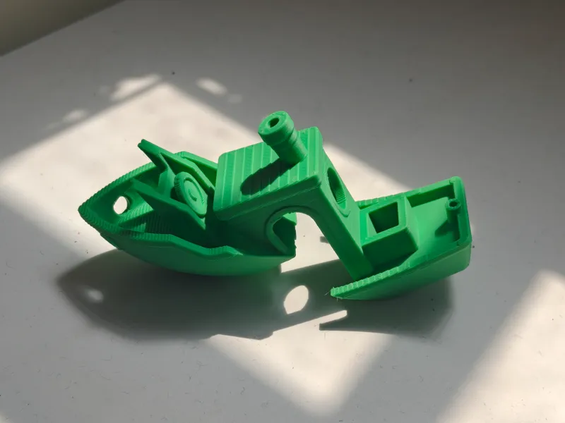 撕裂的Benchy