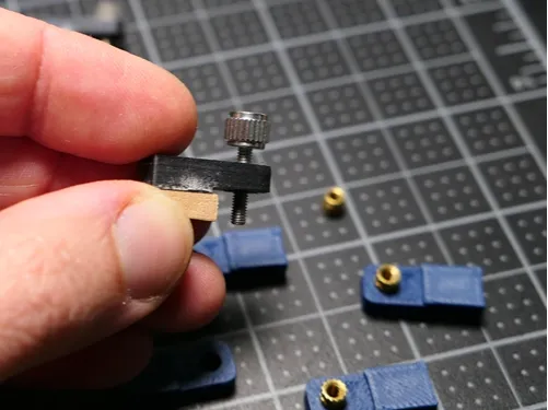 Levelling push to help when glueing violin cracks